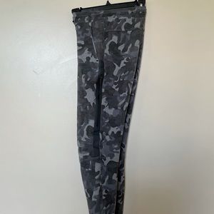 Size XS NIKE Tech Fleece Gray Camo Joggers